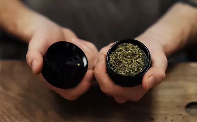 rolling the perfect blunt