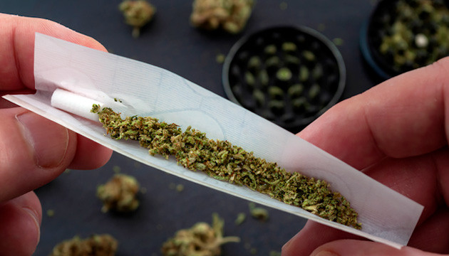 How to Grind Weed Without a Grinder