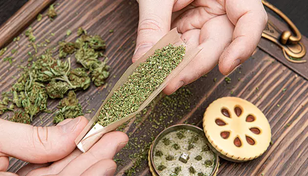 Commencez à rouler le joint