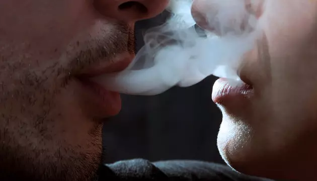 sexe sur l'herbe
