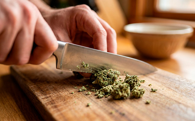 grinding weed without grinder