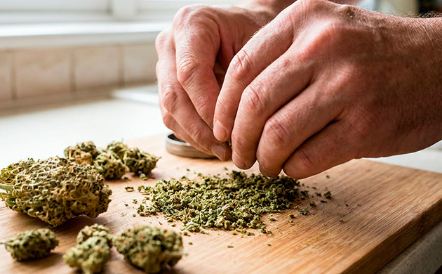 Tus manos: dos grinders que siempre te acompañan marihuana grinder
