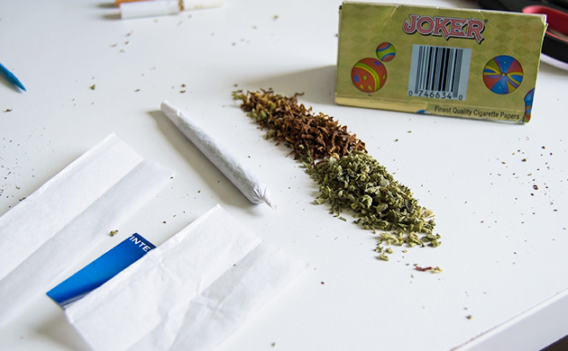 You will need two papers, obviously how to roll a perfect joint for beginners