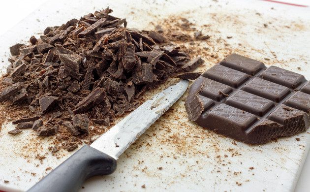 Start by cutting your chocolate into fine pieces.