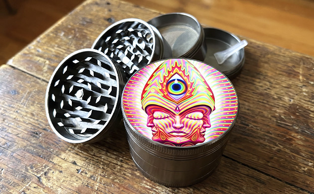 Grinder for kief kief grinder