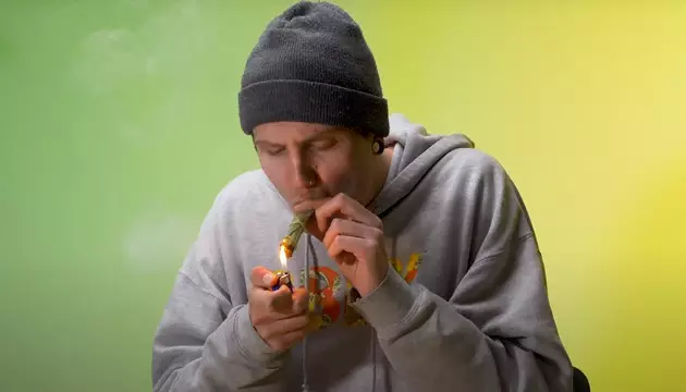 comment fumer de l'herbe sans papiers