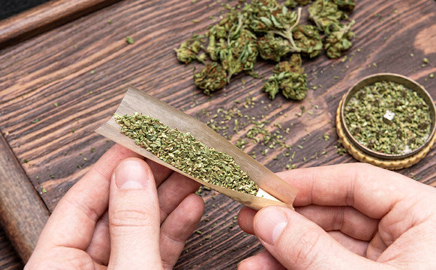Commencez à rouler le joint