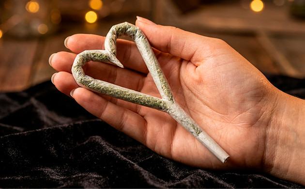 how to roll a joint step by step