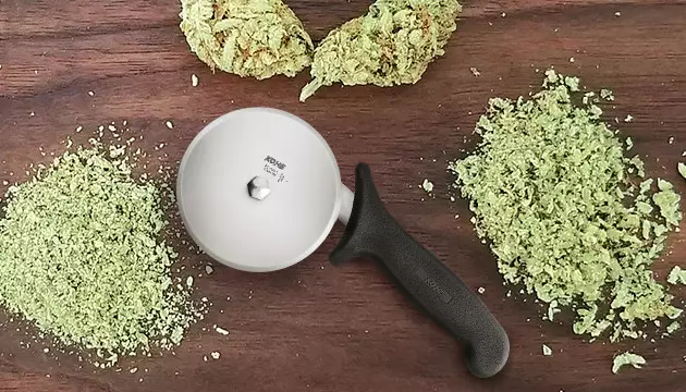 picar marihuana sin grinder