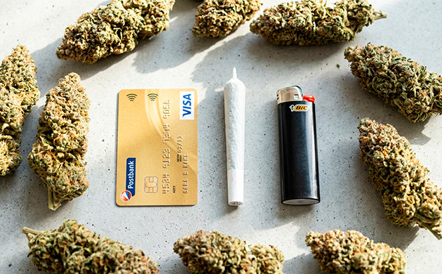 Tarjeta de crédito: una opción de emergencia triturar marihuana sin grinde